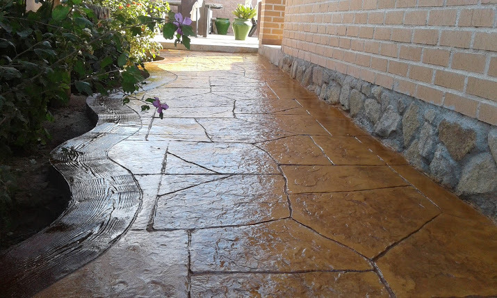 Installation à usage décoratif du Béton imprimé