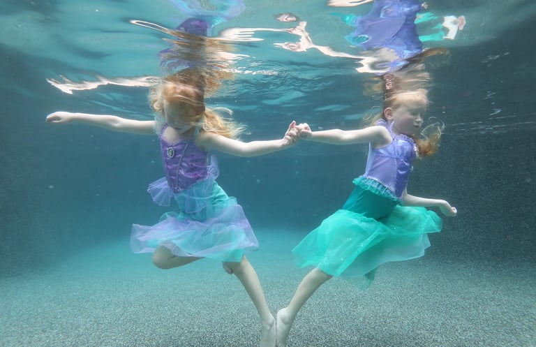 underwater twins photoshoot 