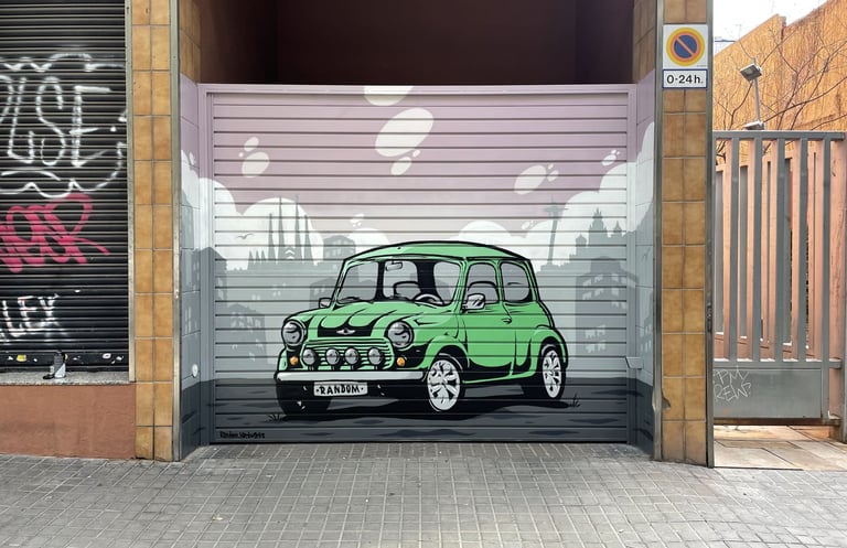 pintura mural en la puerta de un garaje