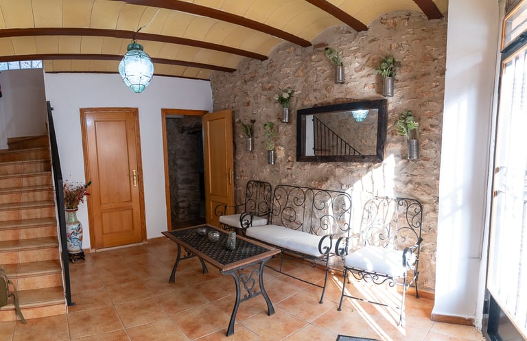 Área de descanso en la planta baja de Carmens Rural, Sant Jordi