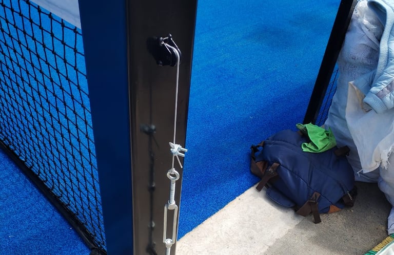 Poste de Padel con malla de Padel