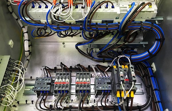 Industrial applications of Electro-mechanical assemblies with Omini for reliable solutions.