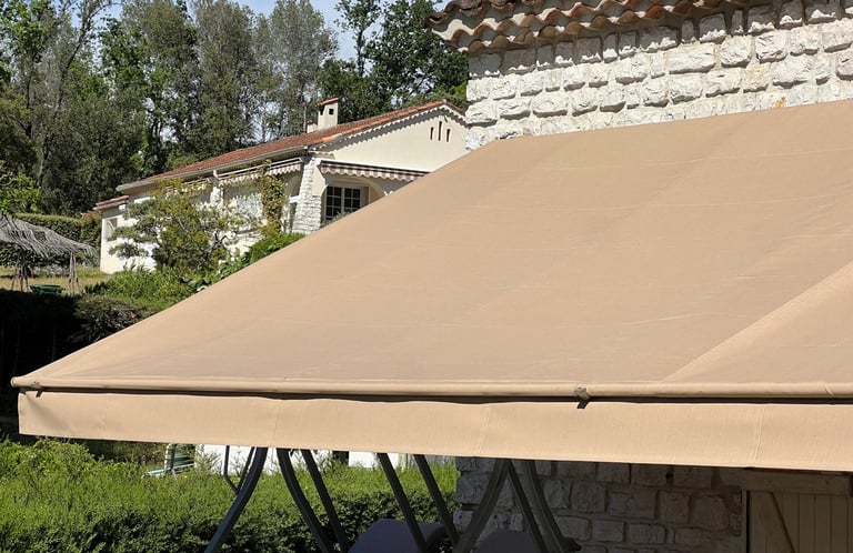 Store banne traditionnel beige sur mesure