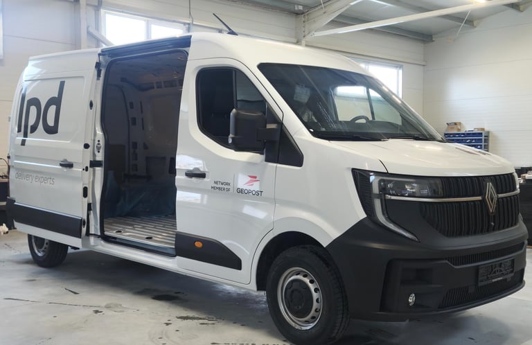 Renault Master krovinių skyriaus įrengimas