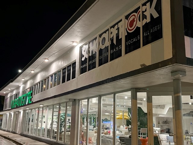 commercial store front window cleaning