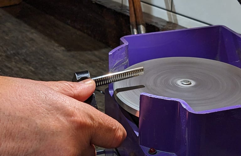 Sharpening machine used to sharpen tools