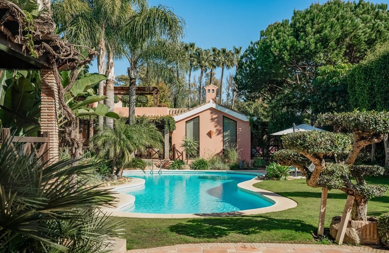 8 bedroom villa near Puente Romano in Marbella