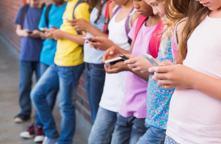 UK TEENAGERS  MOBILE PHONES