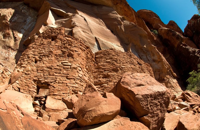 Sedona - A Sinagua cliff dwelling at Palatki Heritage Site 