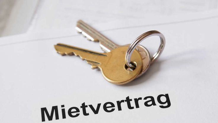 Mietvertrag mit schlüssel daneben