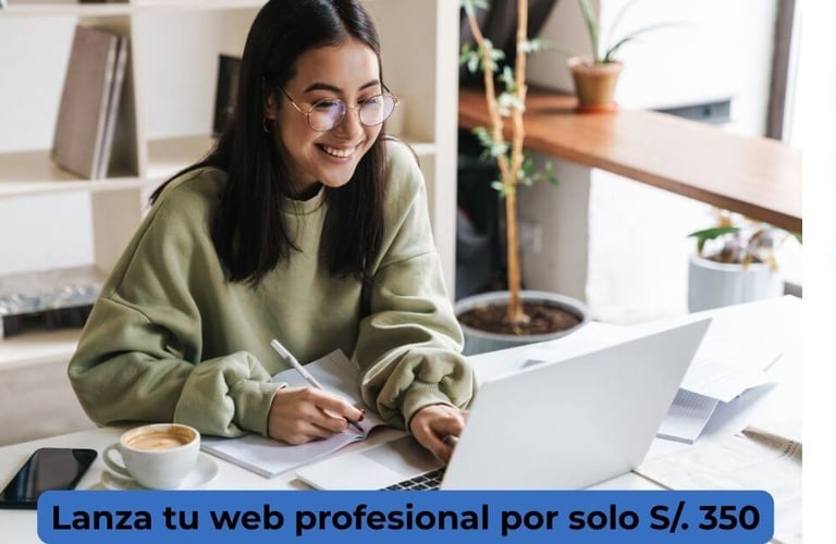 Emprendedora creando su página web profesional con dominio, hosting y correo corporativo desde su la
