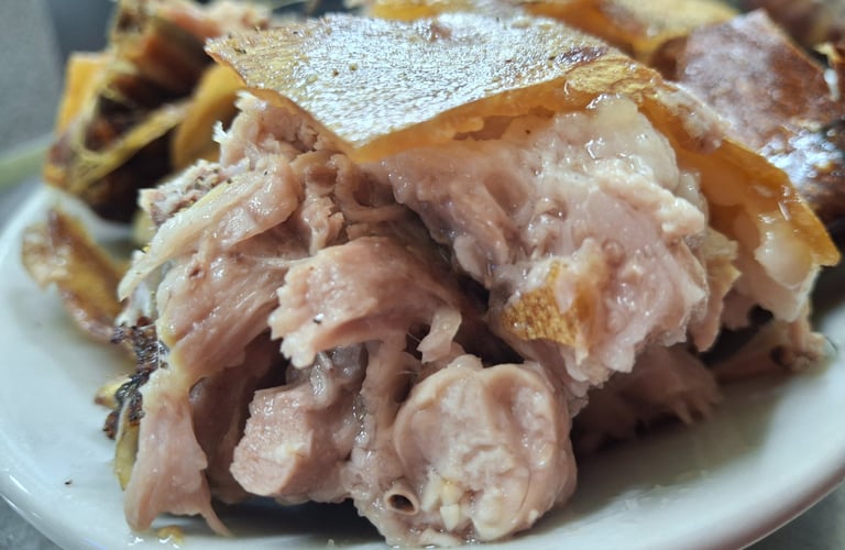 Sardisches Spanferkel (Porceddu) nahe Olbia