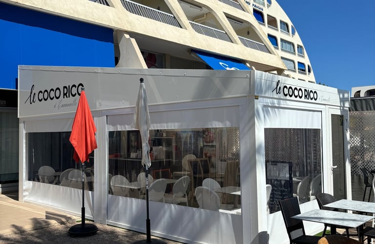 Véranda extérieure pour la terrasse d'un restaurant.