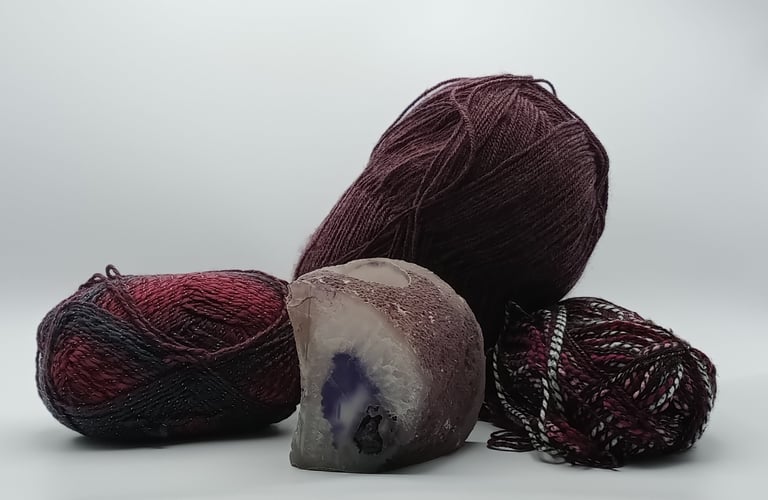 viele verschiedene Wollearten und neue Idee erwarten Sie