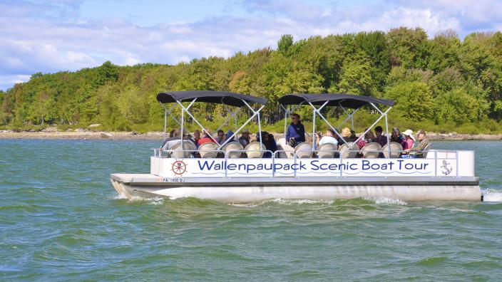 wallenpaupack scenic boat tours in hawley pa offers guided tours of the lake