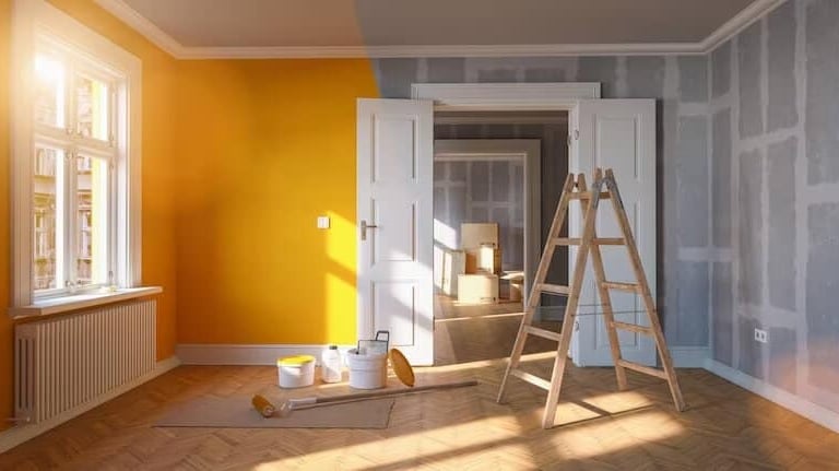 Ladder klaargezet voor de start van schilderwerk