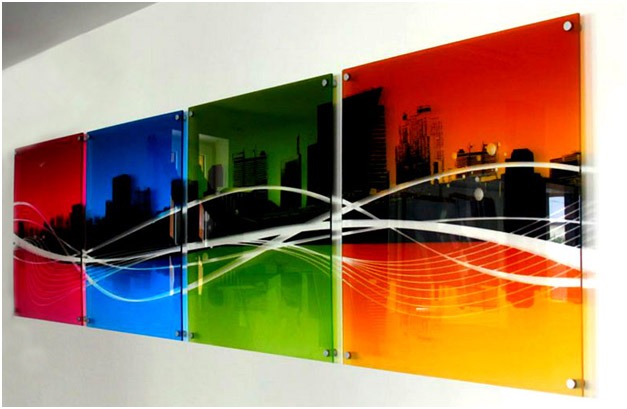 Quadro retrostampato su plexiglass applicato a parete con distanziali