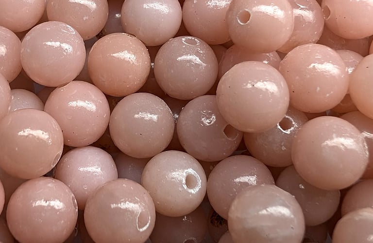Perles en opale de Chine, aux nuances douces de rose pâle