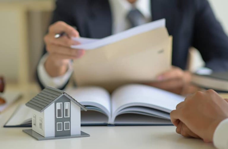 Préparer son logement pour un état des lieux de sortie : nettoyage, réparations et organisation pour