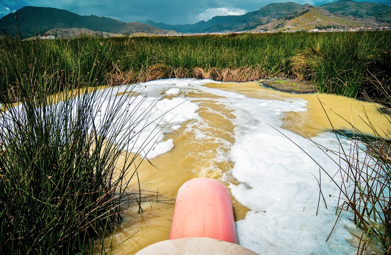 Titicaca Lake contaminated, obsolete oxidation plant Puno