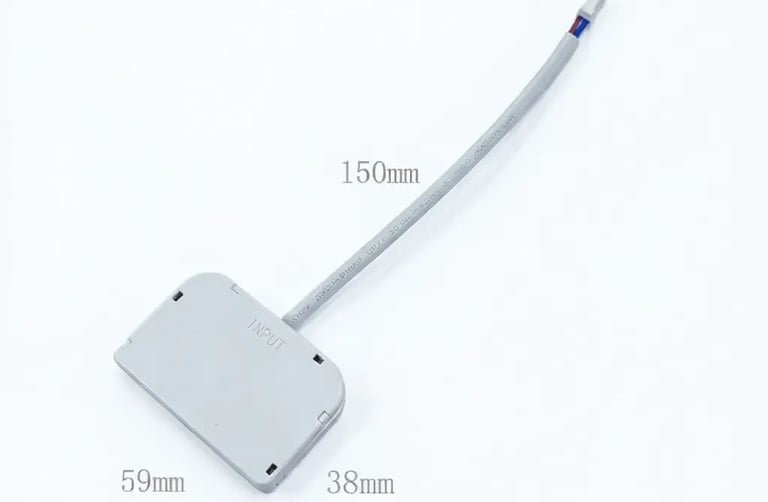 Organización centralizada: ideal para conectar múltiples tiras LED en vitrinas y estanterías.