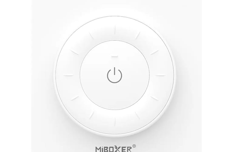 Estética minimalista: disponible en blanco y negro para integrarse en cualquier estilo de decoración