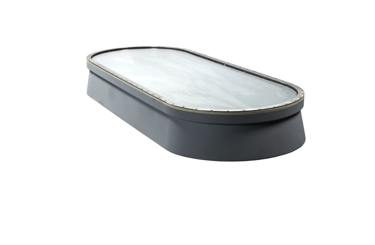 Groot langwerpig panoramisch scheepsraam met lasrand