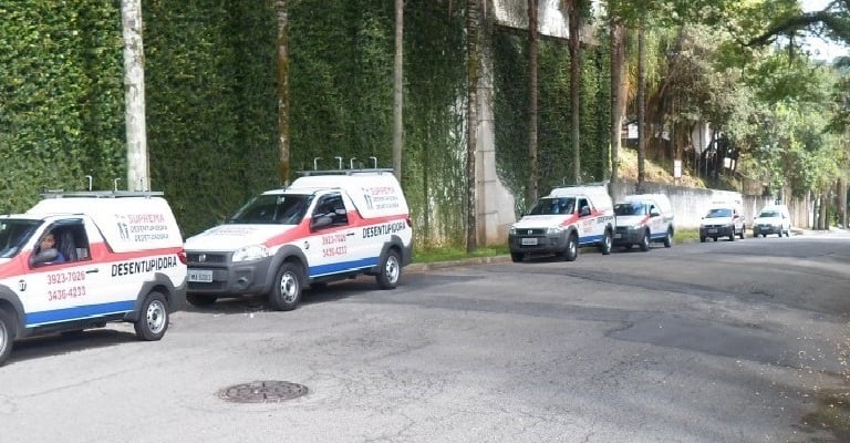 carros da suprema desentupidora