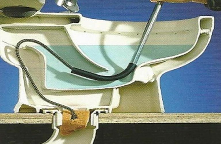 desentupimento de vaso com equipamento profissional