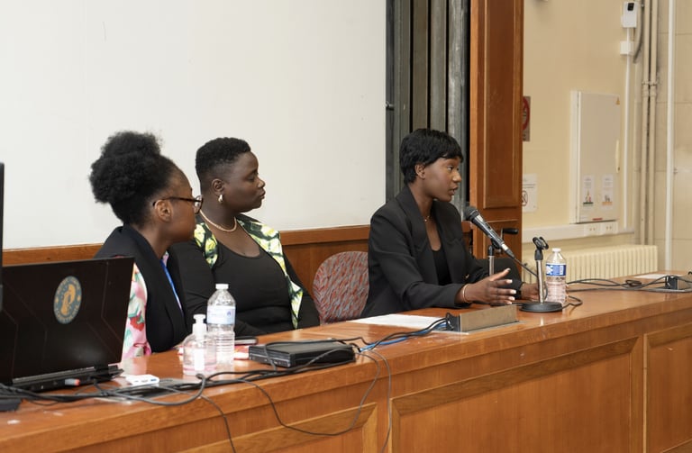 Table ronde avec trois intervenantes lors de la conférence AFRICANA 2024