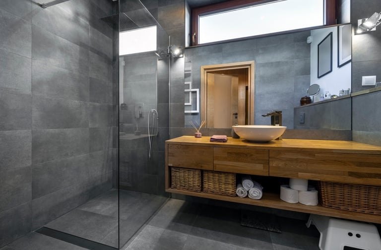 salle de bain avec douche italienne et vasque, carrelage toute hauteur moderne couleur ardoise