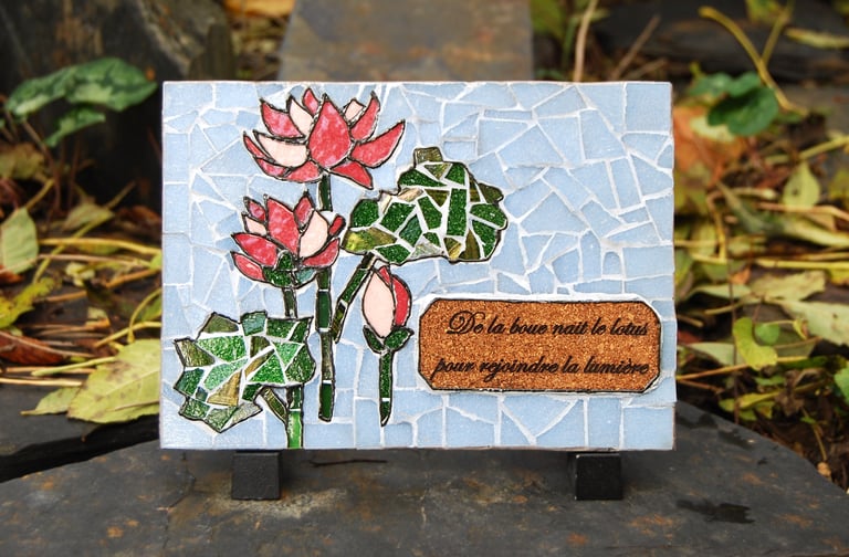 plaques funéraire en mosaique, personnalisable, motif lotus, poème
