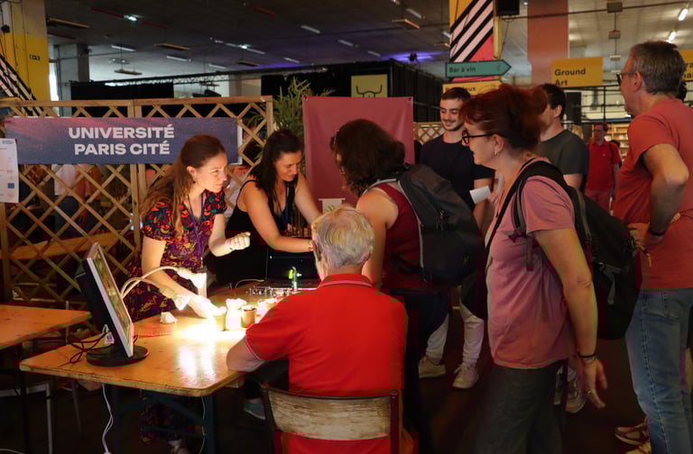 Semer des graines de scientifiques au stand d'UPC du festival double science