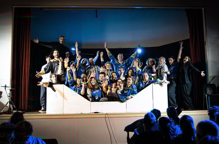 Photo de présentation Constellations Éphémères présentation de toute l'équipe festival 2025