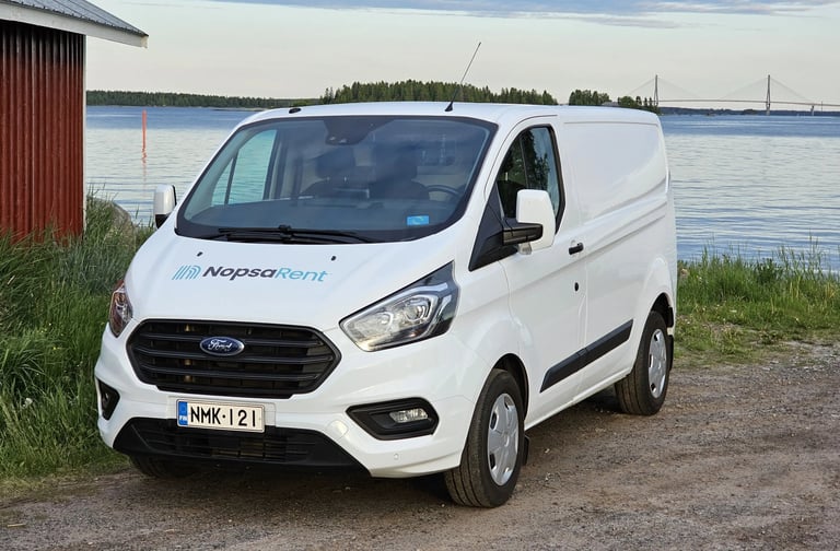 Ford Transit Custom pakettiauto 24h - Oulun edullisin hintatakuulla