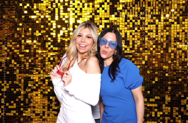 shimmer-backdrop-photobooth
