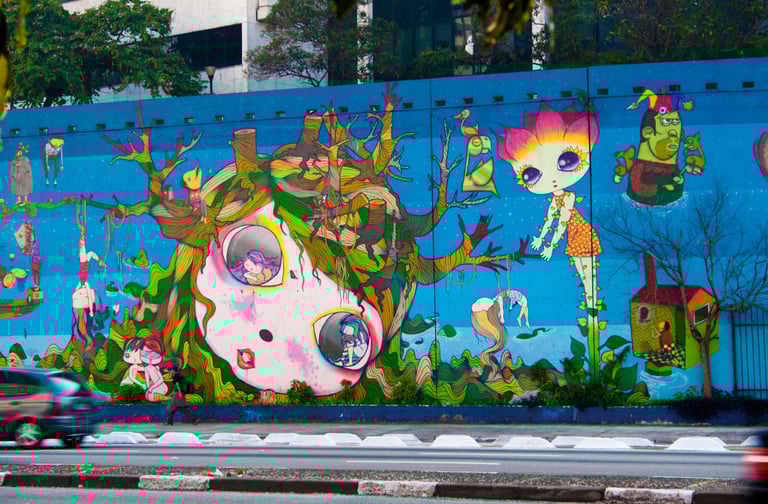 Aqui no Brasil, a intervenção urbana também brilha com nomes como Nina Pandolfo, que espalha