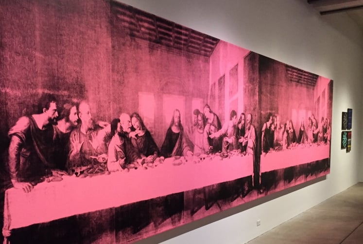 Versão rosa gigante de "A Última Ceia" de Da Vinci. The Last Supper (Pink) (Andy Warhol, 1986).