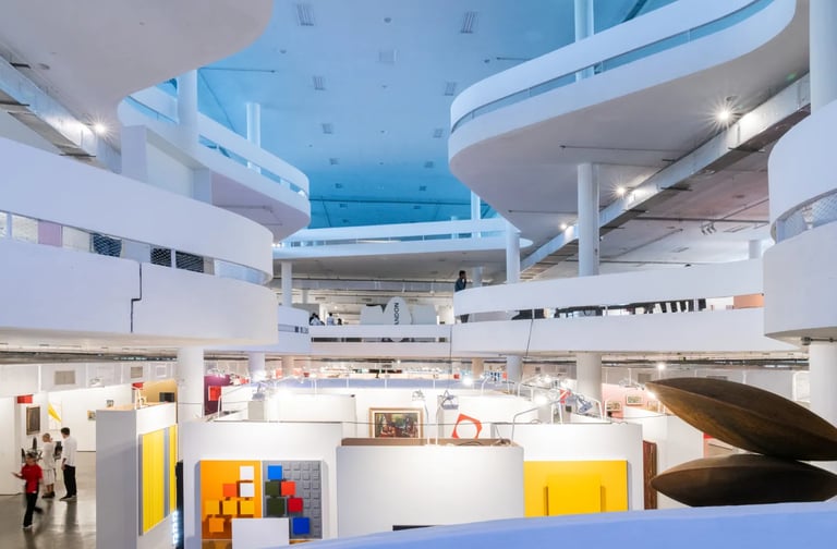 Vistas da SP-Arte 2024 no Pavilhão da Bienal, em São Paulo