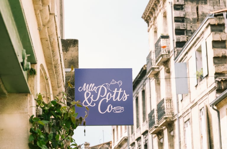 Enseigne de Mlle Potts & Co