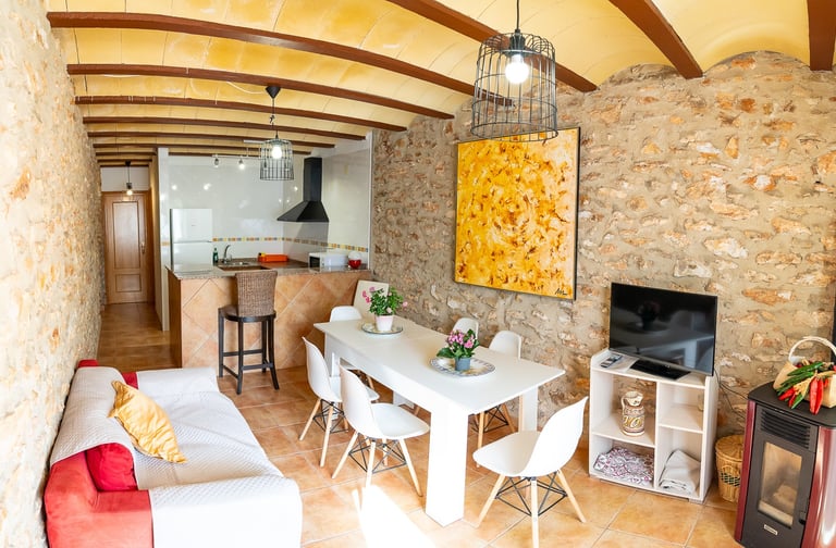 Cocina-comedor en la segunda planta de Carmens Rural, Sant Jordi