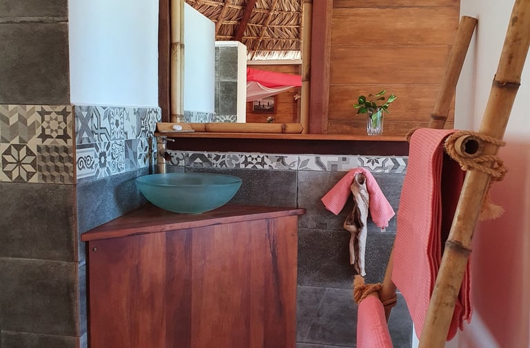 Salle d’eau bungalow Ocean Lodge – hébergement à Sakalava, Madagascar