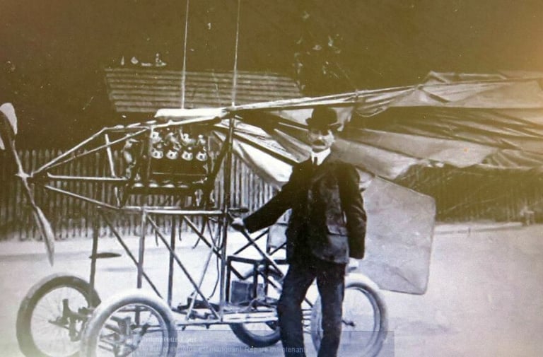 Trajan Vuia devant son avion, Issy, mai 1909