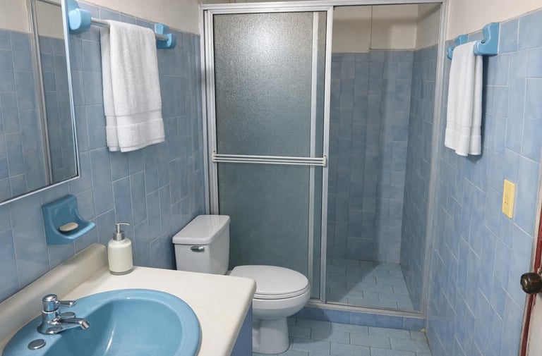 Casa para internos con naturaleza piscina buen ambiente espacios limpios