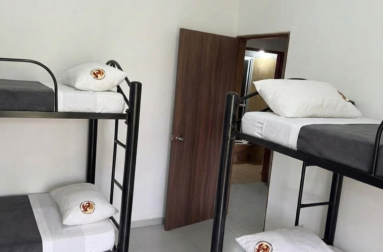 Casa para internos con naturaleza piscina buen ambiente habitaciones compartidas