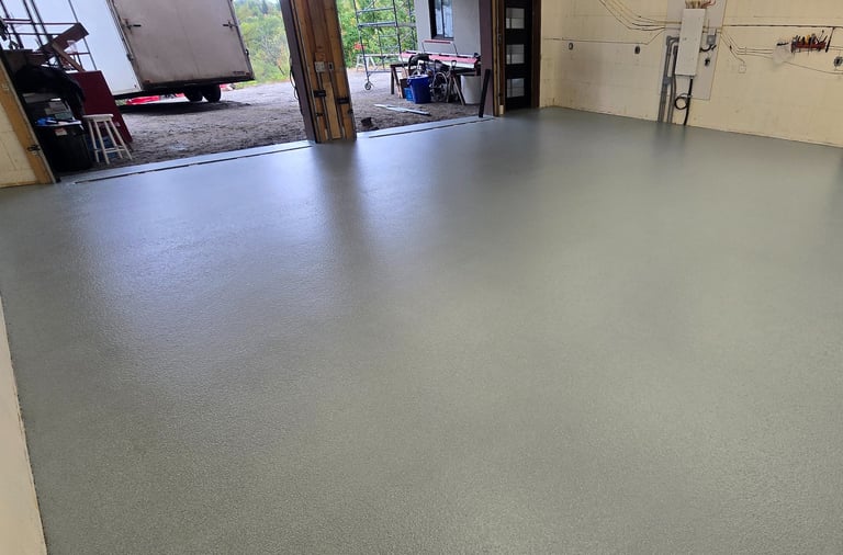 Solid colour flake MMA coating in residential garage