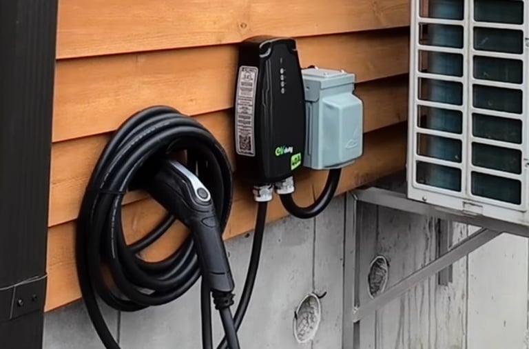 Une borne de recharge, de niveau 2, pour voiture électrique. La borne est de 48A à 240V.