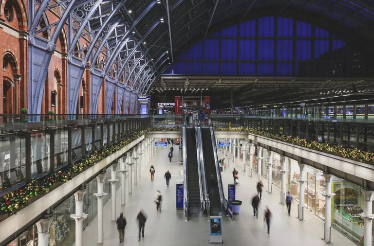 Bahnhof London St Pancras, Passage mit Rolltreppe
