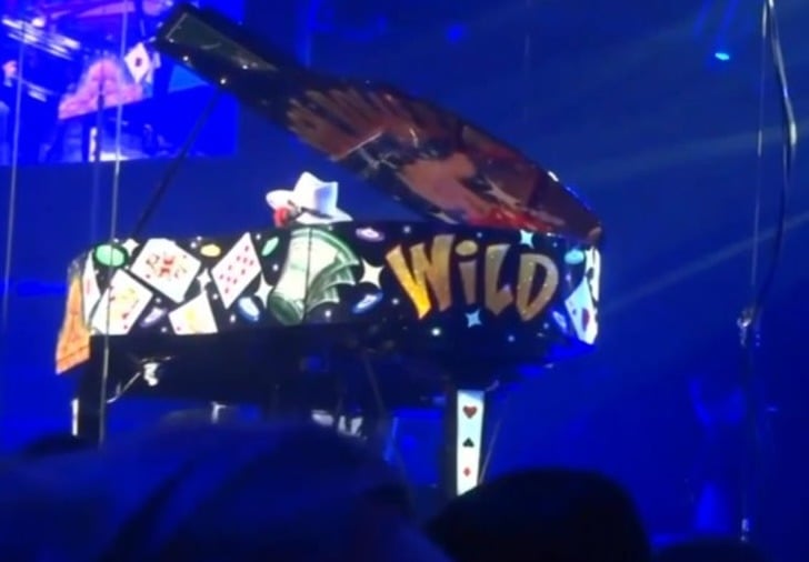 guns n roses las vegas axl piano