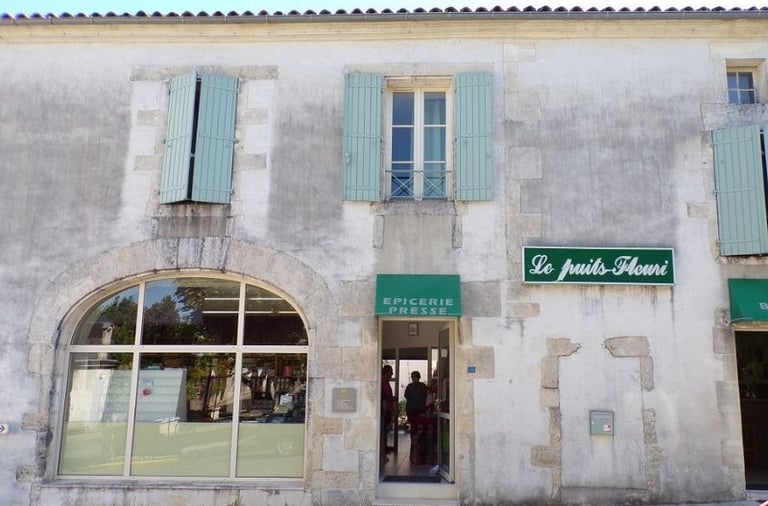 Le Puits Fleuri vu de la rue